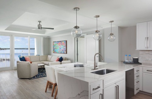 Charlotte Harbor Hotel | 3 Harbor front Room – Perfect for Dine w/Scenic Waterfront Backdrop