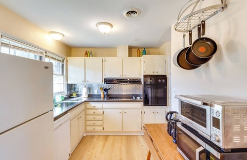 Tallahassee House | 3 Mi to Dtwn: Home w/Yard in Tallahassee
