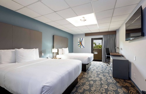 Flagami Hotel | 3 Modern Units with Outdoor Pool, Airport Shuttle | Pet-friendly
