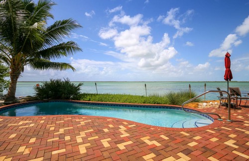 Bay Point House | 302 m² House ∙ 5 bedrooms ∙ 18 guests