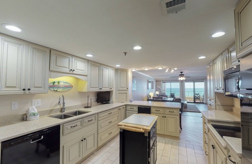 Fort Walton Beach Condo | 307 Surf Dweller by Alicia Hollis Rental FREE ADVENTURES $300/Day