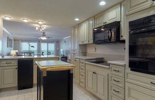 Fort Walton Beach Condo | 307 Surf Dweller by Alicia Hollis Rental FREE ADVENTURES $300/Day