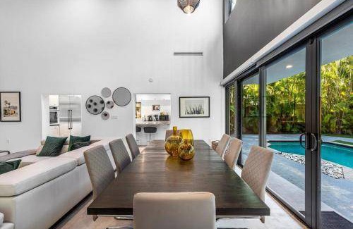 Northeast Coconut Grove House | 313 m² House ∙ 5 bedrooms ∙ 12 guests