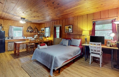 Bronson Cabin | 32 m² Cabin ∙ 1 bedroom ∙ 2 guests