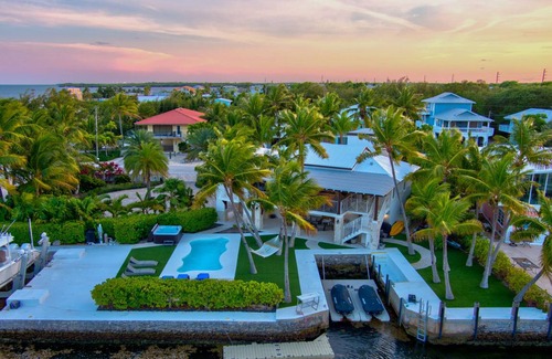 Lime Grove Estates House | 325 m² House ∙ 5 bedrooms ∙ 12 guests