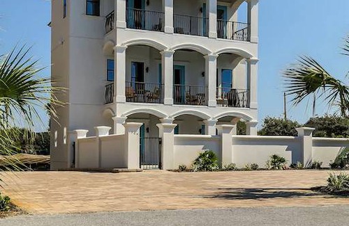 Indian Bayou House | 325 m² House ∙ 6 bedrooms ∙ 16 guests