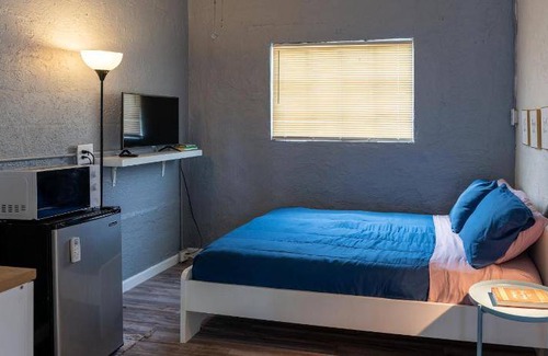 Flagami Apartment | 350 m² Apartment ∙ 1 bedroom ∙ 2 guests