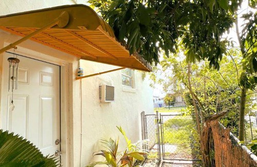 Flagami Apartment | 350 m² Apartment ∙ 1 bedroom ∙ 2 guests