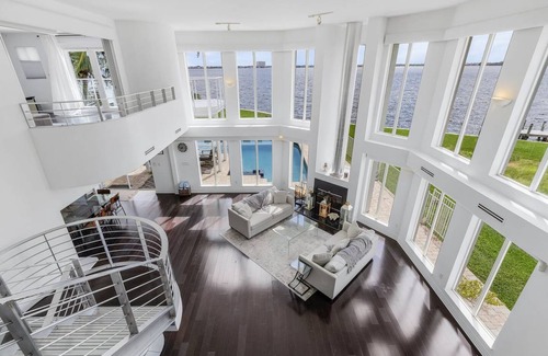 Yacht Club House | 376 m² House ∙ 4 bedrooms ∙ 14 guests