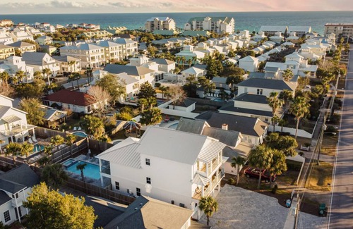 Crystal Beach House | 384 m² House ∙ 8 bedrooms ∙ 20 guests