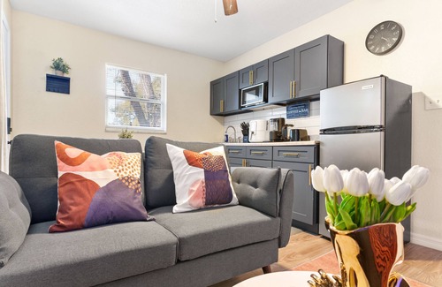East Tampa House | 4 Miles From Downtown Tampa C