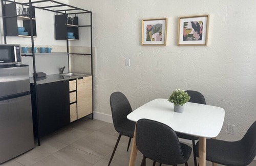 Bay Esplanade Apartment | 4 · Surf n Sand Studio Apartment by the Water 4