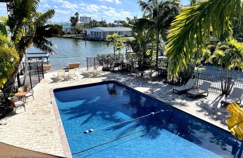 Bay Esplanade Apartment | 4 · Surf n Sand Studio Apartment by the Water 4