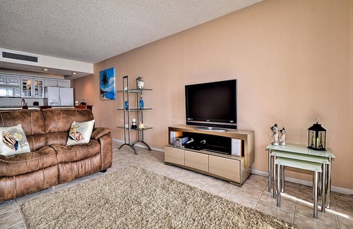 Clearwater Beach Condo | 440 West Condos 1508-S Walk to the Beach
