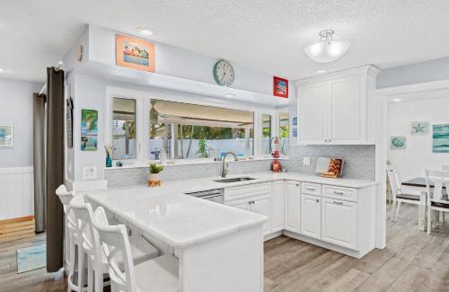 Venetian Way House | 4822 Fairview Dr