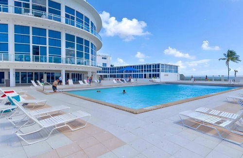 Mid Beach Apartment | 550 m² Apartment ∙ 2 bedrooms ∙ 15 guests