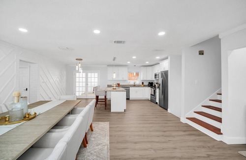 Bay Crest Park House | 5BR/4B Tampa Bay Resort Style Private Pool Oasis