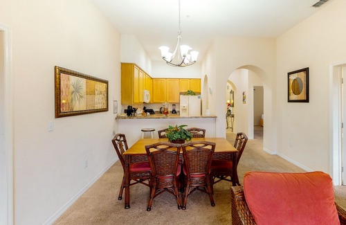 West Kissimmee Condo | 5th floor condo w/ sauna, shared pools, hot tub, gym, balcony, near theme parks