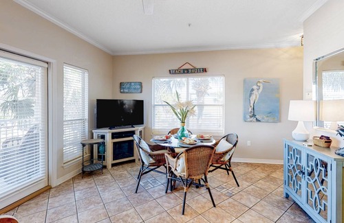 Crystal Beach Condo | 70 m² Condo ∙ 1 bedroom ∙ 4 guests