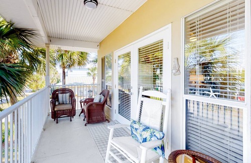 Crystal Beach Condo | 70 m² Condo ∙ 1 bedroom ∙ 4 guests