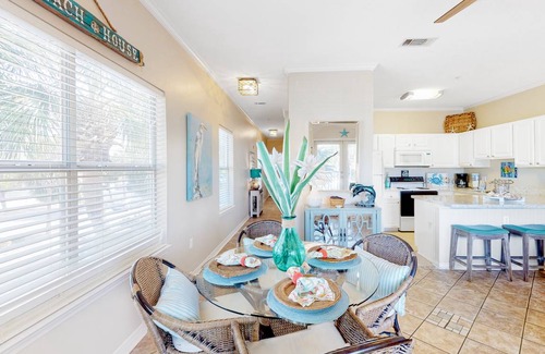 Crystal Beach Condo | 70 m² Condo ∙ 1 bedroom ∙ 4 guests