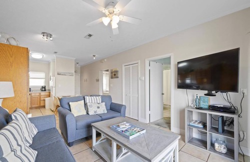 Pensacola Beach Condo | 70 m² Condo ∙ 2 bedrooms ∙ 6 guests