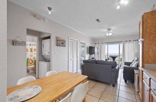 Pensacola Beach Condo | 70 m² Condo ∙ 2 bedrooms ∙ 6 guests