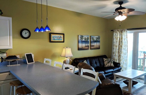 Pensacola Beach Condo | 70 m² Condo ∙ 2 bedrooms ∙ 6 guests