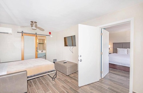 Tallahassee House | 700 m² Motel ∙ 2 bedrooms ∙ 11 guests