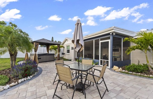 Crystal Lake House | 74 m² House ∙ 2 bedrooms ∙ 8 guests