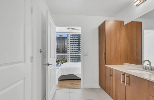 Hallandale Beach Condo | 77 m² Condo ∙ 1 bedroom ∙ 4 guests