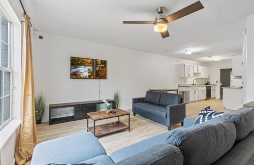 Griffin Heights House | 8 BEDROOMS - Luxury ModernHomes - Next to FSU - CENTRAL- COMFY - Near Downtown