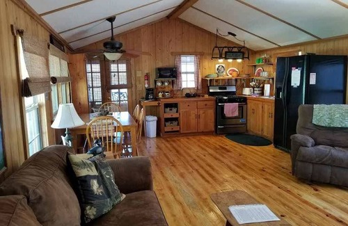 Historic Downtown Apalachicola Boat Rental | 84 m² Houseboat ∙ 1 bedroom ∙ 4 guests