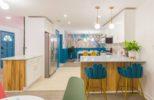 Carter Norwood House | 9 beds! Walk 2 Beach | Game Room | Cowboy Pool | Mini Golf! PETS OK!