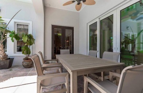 Connors House | 9222 Vanderbilt Beach Luxury Home