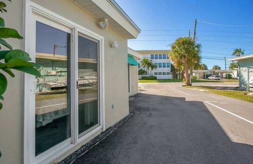 Bay Esplanade Apartment | Accessible Double Queen Bed