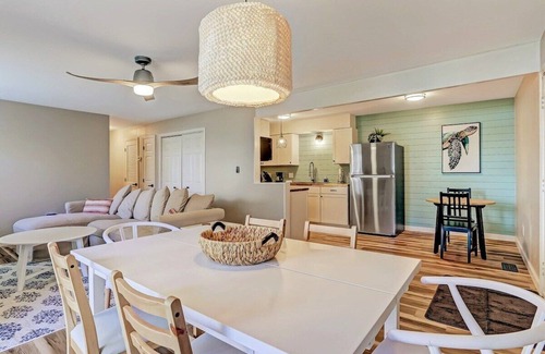Fernandina Beach Condo | Ace the Vacation: Pool, Tennis, Walk to Beach!