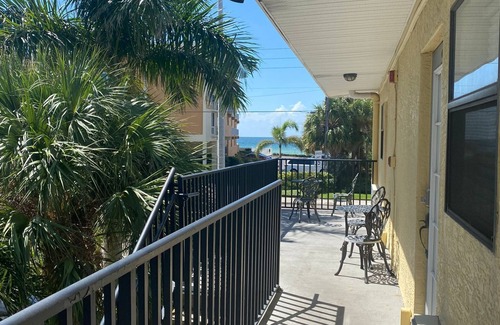 North Redington Beach Condo | Adorable Studio with Gulf Views and Easy Access to the Beach!