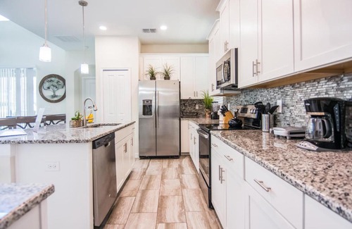Davenport House | Adorable Vacation Single Home with Private Pool CG1592