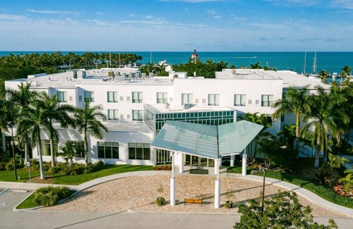 Marathon House | Adventure Awaits! Three Comfy Units Near Beaches, Pool and Adventure