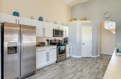 Davenport House | ALWAYS FREE POOL AND SPA HEAT - Disney fireworks from pool/spa, Orange grove