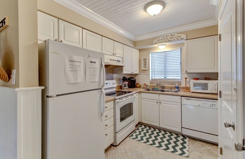 Fernandina Beach Condo | Amelia Landings | Screened Porch | Wooded View | Community Pool | Short Walk to Beach