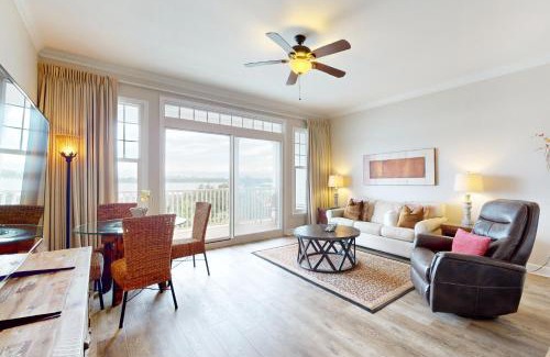 Upper Grand Lagoon Apartment | Apartments in Panama City Beach, FL, USA