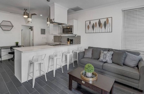 Parkland Estates Apartment | APT 1 · Hyde Park/ Bayshore Blvd Private Suite