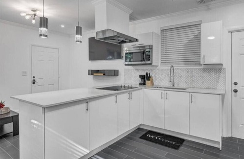 Parkland Estates Apartment | APT 1 · Hyde Park/ Bayshore Blvd Private Suite