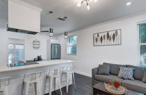 Parkland Estates Apartment | APT 3 · Hyde Park/ Bayshore Blvd Private Suite