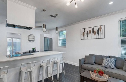 Parkland Estates Apartment | APT 5 · Hyde Park/ Bayshore Blvd Private Suite