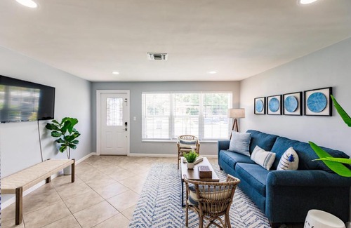 Pompano Beach House | Aquamarine Abode - Cozy Design Hot Tub and Yard