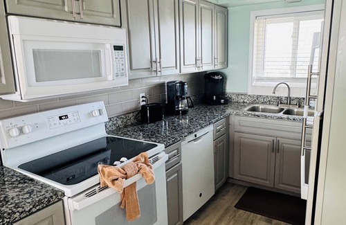 Biltmore Beach Condo | AWESOME NOV DEAL:Sun Nov 9-Sat Nov 22=1250 Total! 5 Star/Beachfront. Inquire Now