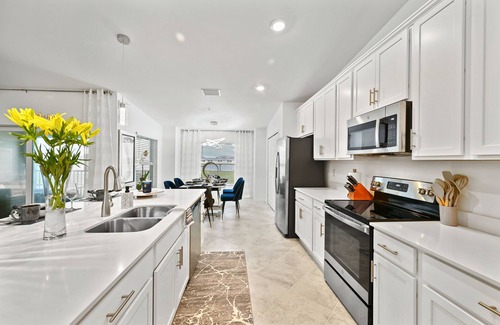 Biggar Condo | Babcock National Golf & Country Club- 5-star resort golf veranda + single garage